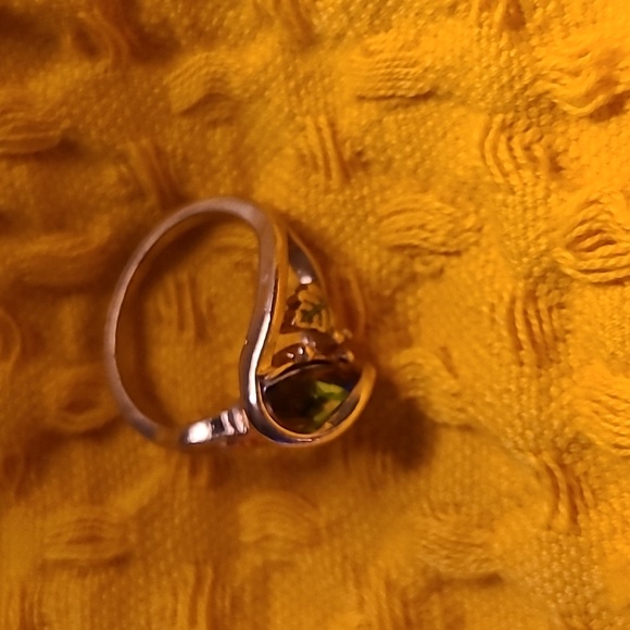 GORGEOUS AND UNIQUE MULTICOLOR GEMSTONES ON GOLD DIPPED RING! - Picture 3 of 4
